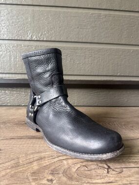Frye Women’s Phillip Harnes ankle Black Leather Engineer Boot size 9.5 B